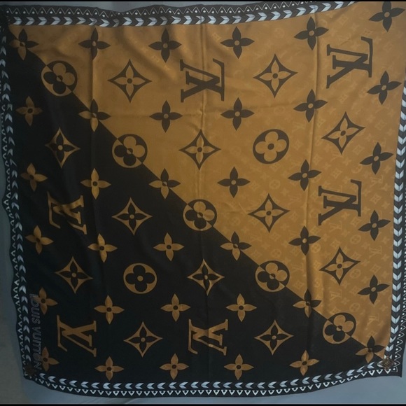 Brand new Louis Vuitton shawl. Tags still on. In box with duster bag. - Picture 2 of 5